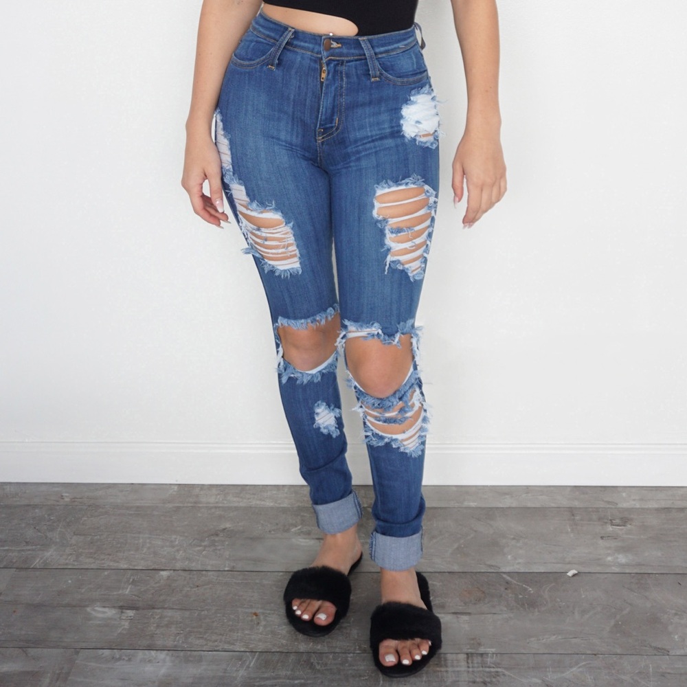 NEW Distressed Jeans🔥